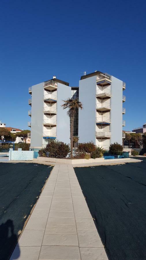 Residence Natante - Walterigato Apartments Solo Per Famiglie Лідо-ді-Єзоло Екстер'єр фото